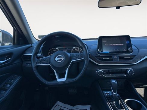 Used 2024 Nissan Altima 2.5 SV image 12