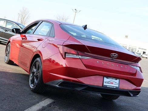 Used 2021 Hyundai Elantra SEL w/ Convenience Package image 4