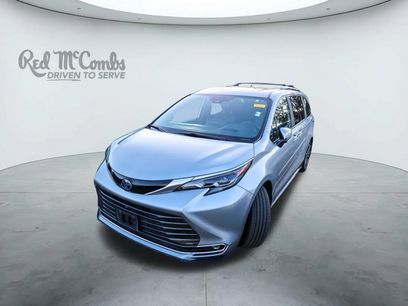 Used 2025 Toyota Sienna Platinum