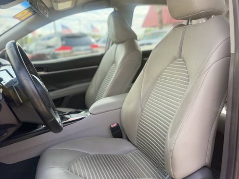 Used 2018 Toyota Camry SE FWD image 17
