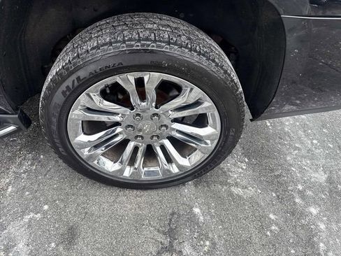 Used 2017 Cadillac Escalade Luxury image 16