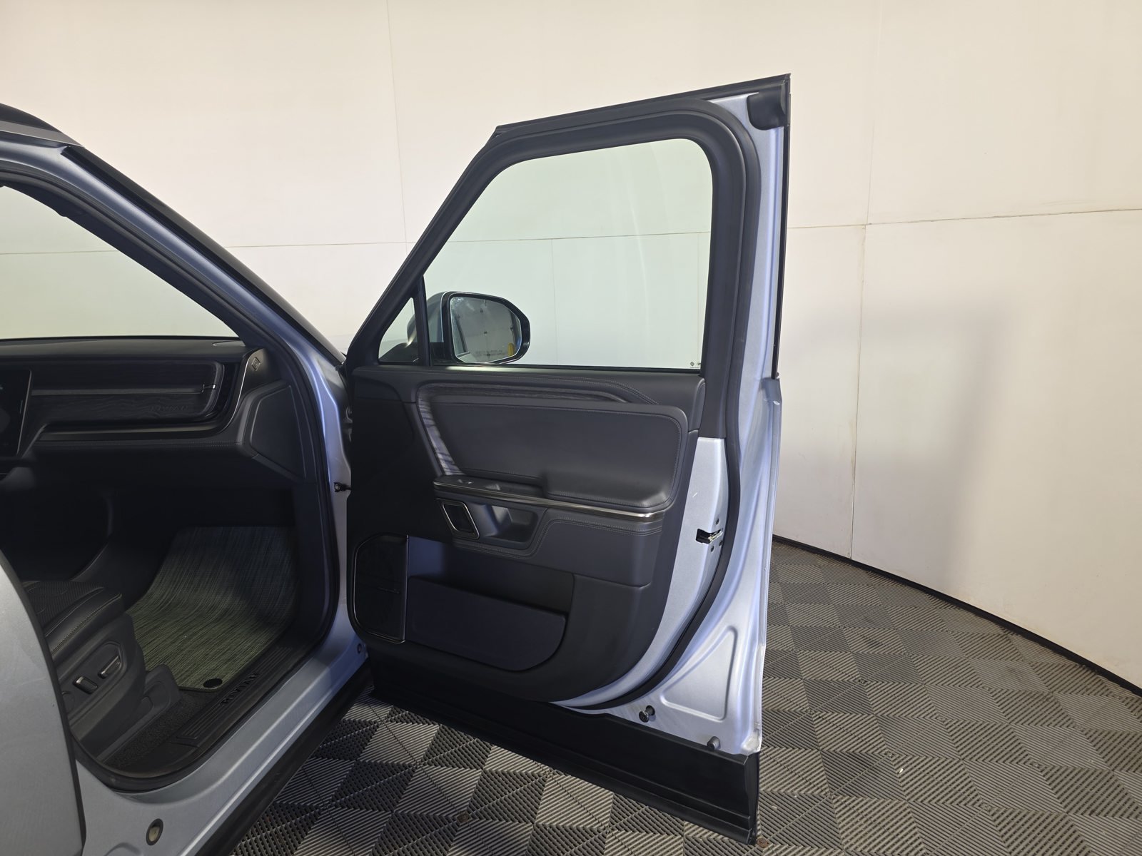 Used 2022 Rivian R1S Launch Edition Quad AWD/4WD image 16