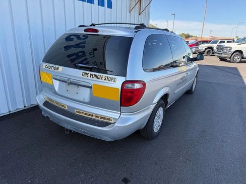Used 2005 Chrysler Town & Country LX w/ Popular Equipment Group II FWD image 8