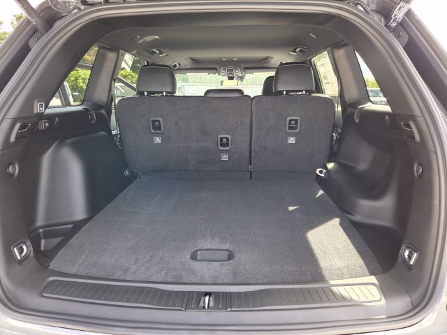 New 2027 Jeep Grand Cherokee Altitude RWD image 29