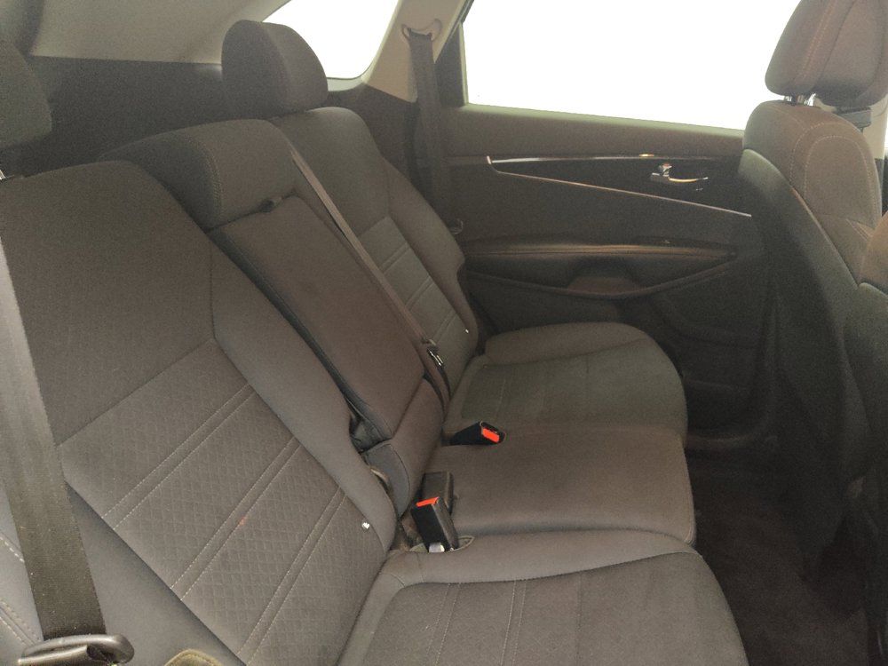 Used 2016 Kia Sorento FWD image 19