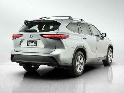 Used 2020 Toyota Highlander L AWD/4WD image 5