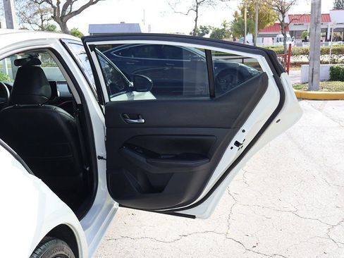 Used 2024 Nissan Altima 2.5 SR w/ SR Premium Package FWD image 24