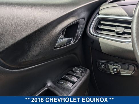 Used 2018 Chevrolet Equinox LT image 24