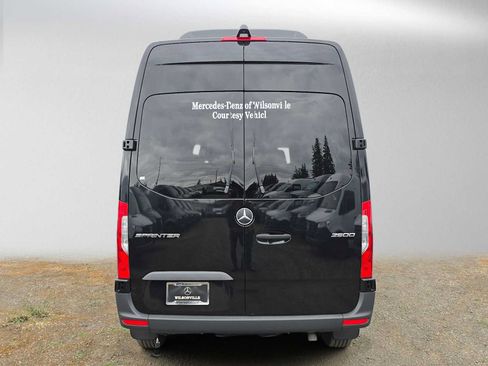 Used 2025 Mercedes-Benz Sprinter 2500 image 4