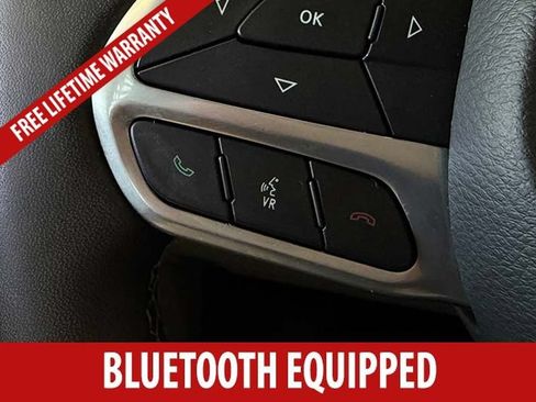 Used 2024 Chrysler Pacifica Limited FWD image 12