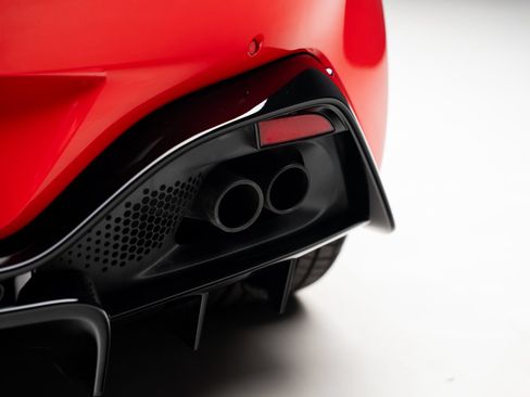 Used 2023 Aston Martin V8 Vantage Coupe RWD image 31