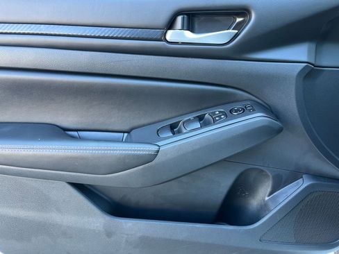 Used 2025 Nissan Altima 2.5 SV image 18