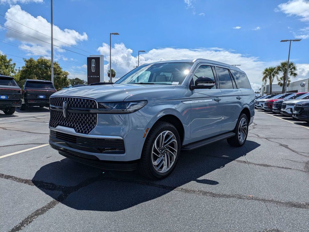 New 2027 Lincoln Navigator Premiere RWD image 8