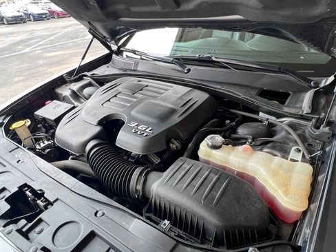 Used 2018 Chrysler 300 S image 9