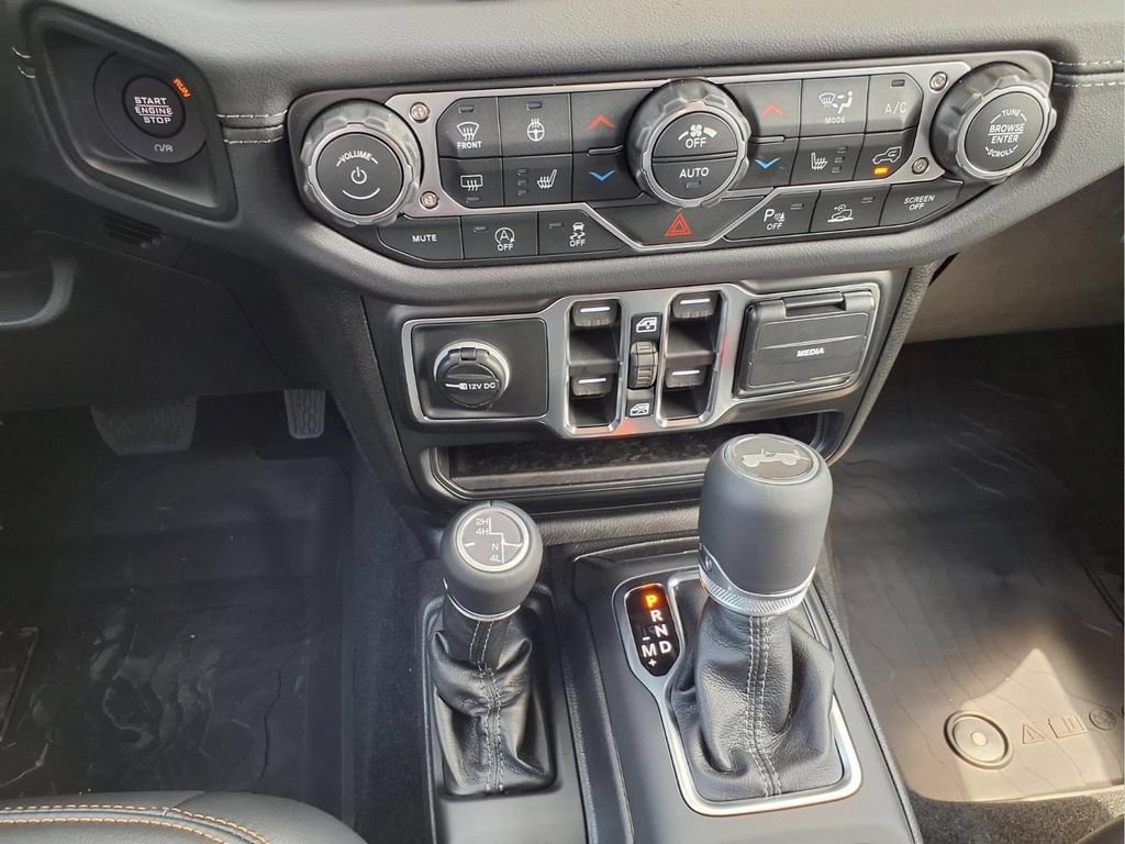 New 2026 Jeep Wrangler Unlimited Sahara AWD/4WD image 27