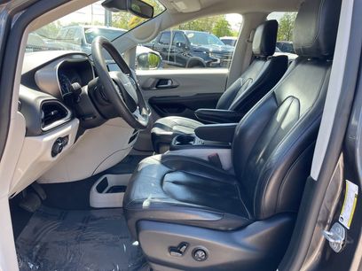 Used 2022 Chrysler Pacifica Touring-L