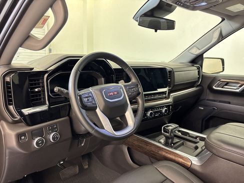 Used 2024 GMC Sierra 1500 Elevation w/ Elevation Premium Package image 4