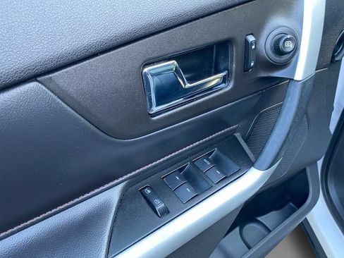 Used 2013 Ford Edge SEL FWD image 23