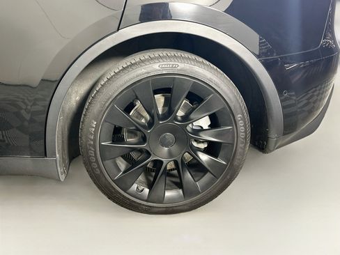 Used 2021 Tesla Model Y Long Range AWD/4WD image 11