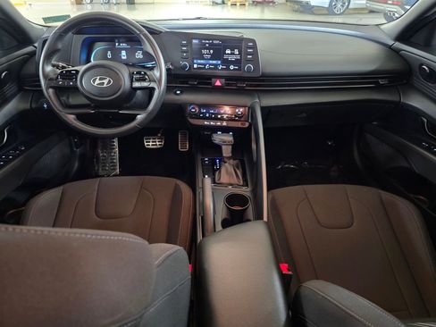 Certified 2025 Hyundai Elantra Sport image 18