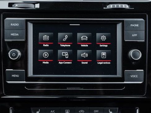 Used 2021 Volkswagen Golf S image 19