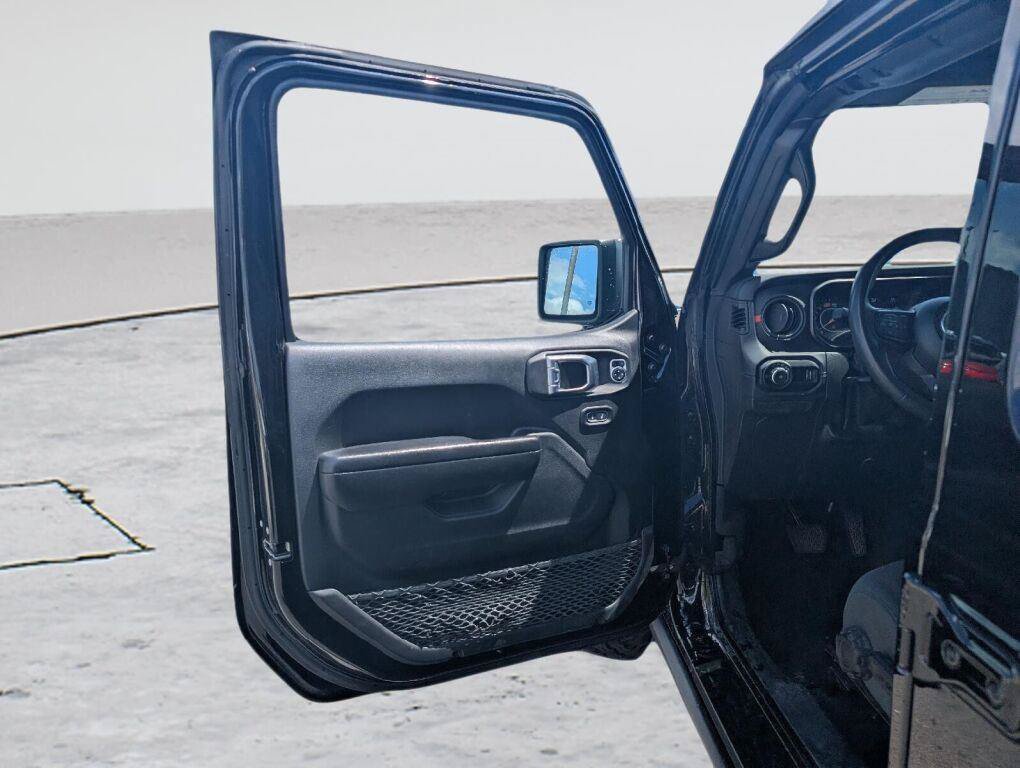 Used 2024 Jeep Wrangler Unlimited Rubicon AWD/4WD image 29