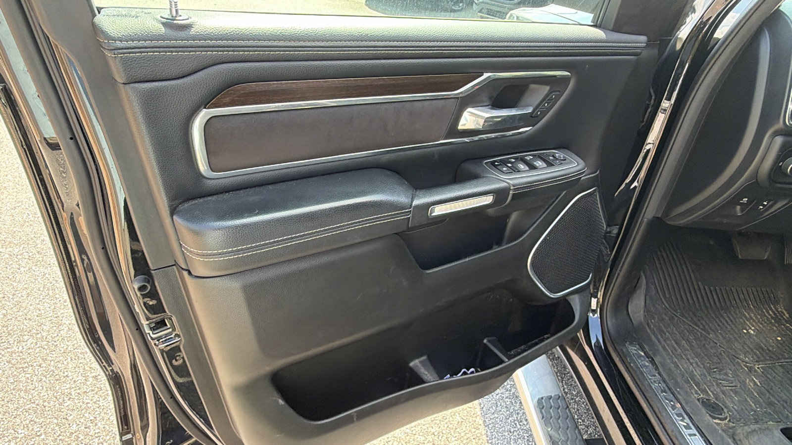 Used 2022 RAM 1500 Laramie RWD image 15