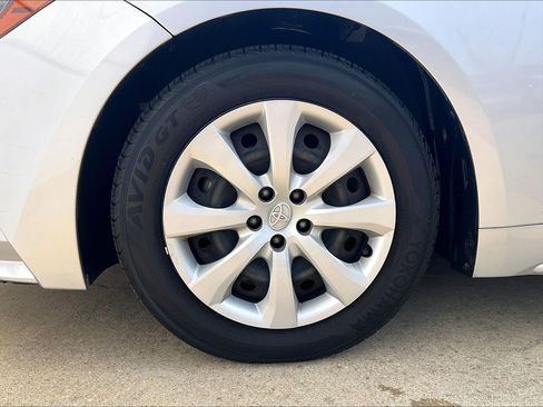 Used 2022 Toyota Corolla LE FWD image 11