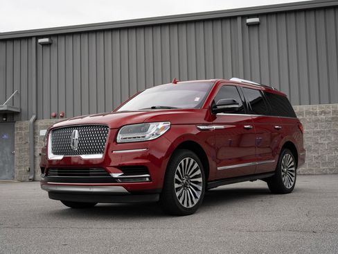 Used 2019 Lincoln Navigator Reserve image 3