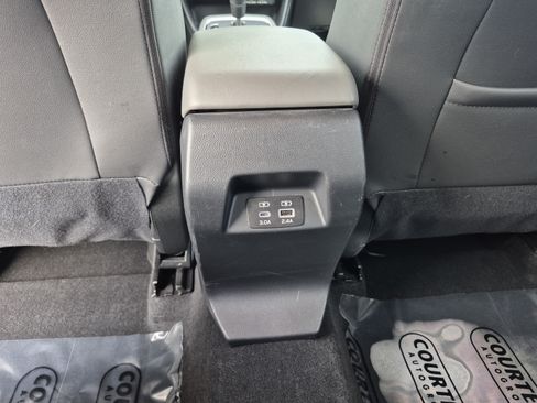Used 2024 Subaru Crosstrek 2.0i Premium AWD/4WD image 14