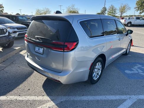 New 2026 Chrysler Pacifica Select image 27