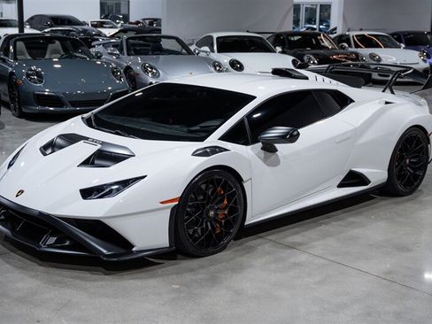 Used 2022 Lamborghini Huracan STO RWD image 2