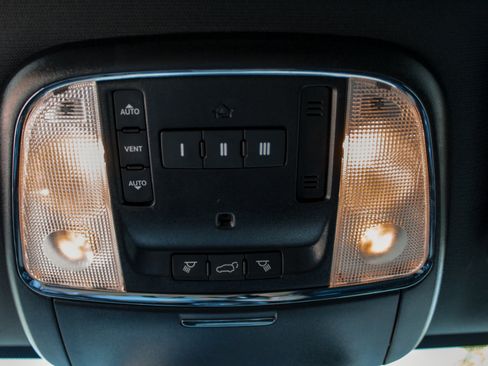 Used 2021 Jeep Grand Cherokee Limited AWD/4WD image 24