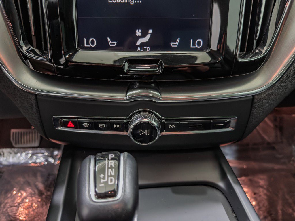 Used 2019 Volvo XC60 T5 Momentum w/ Multimedia Package AWD/4WD image 36