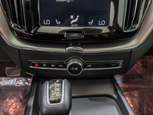 Used 2019 Volvo XC60 T5 Momentum w/ Multimedia Package AWD/4WD image 36