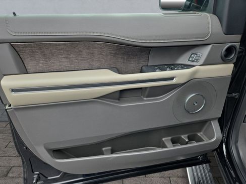 Used 2020 Ford Expedition Limited w/ Equipment Group 301A image 10