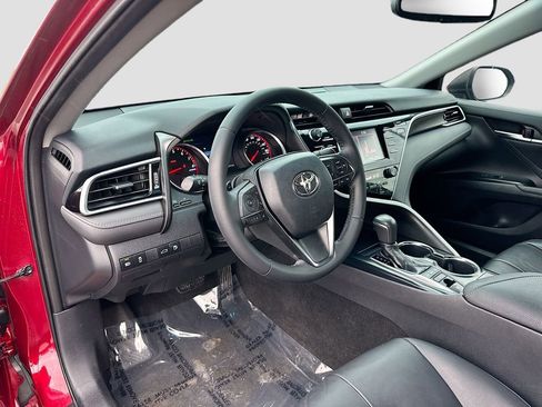 Used 2018 Toyota Camry XSE image 9