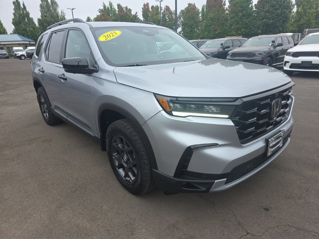 Used 2025 Honda Pilot TrailSport image 7