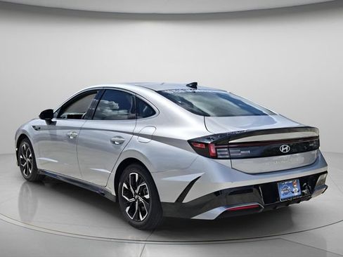 Used 2024 Hyundai Sonata SEL FWD image 4