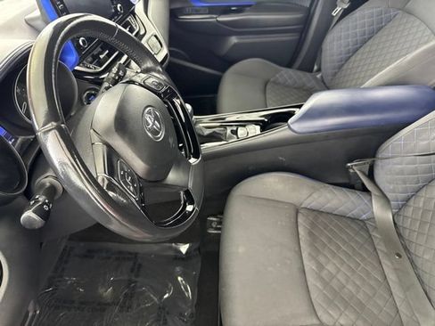 Used 2020 Toyota C-HR XLE FWD image 25