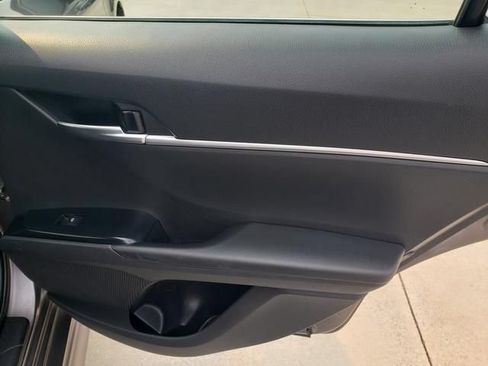Used 2018 Toyota Camry SE FWD image 17