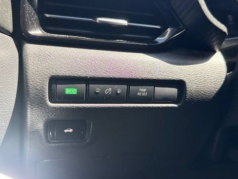 Used 2022 Nissan Sentra SR w/ Electronics Package FWD image 26