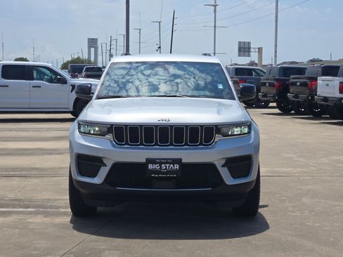 Used 2025 Jeep Grand Cherokee Laredo RWD image 11