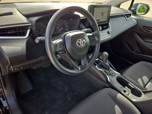 Used 2025 Toyota Corolla LE FWD image 12