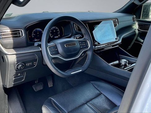 Certified 2024 Jeep Wagoneer L Series II w/ Flexible Seating Group RWD image 4