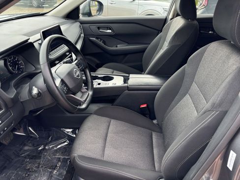 Used 2025 Nissan Rogue SV FWD image 29