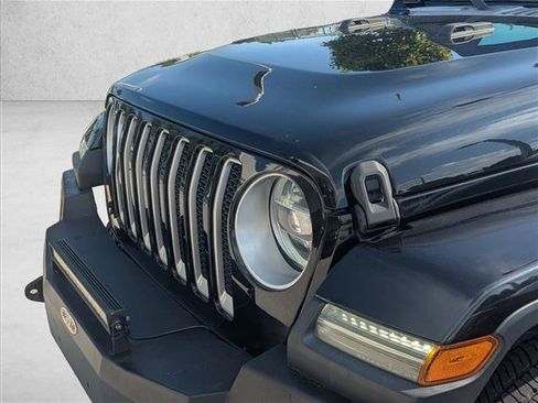 Used 2018 Jeep Wrangler Unlimited Sahara AWD/4WD image 13