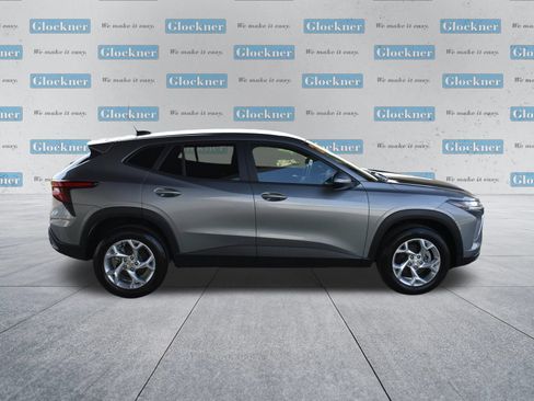 Used 2024 Chevrolet Trax LS w/ LS Convenience Package FWD image 4