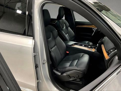 Certified 2023 Volvo XC90 B5 Plus AWD/4WD image 30