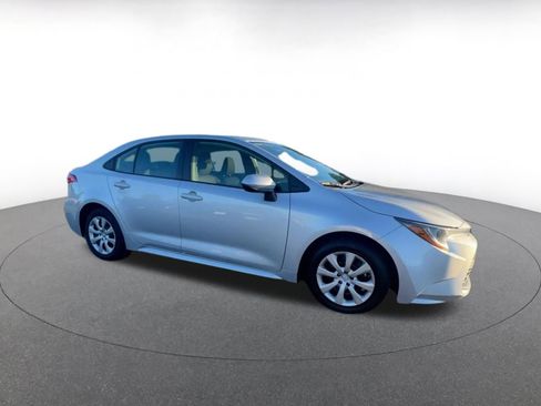 Used 2025 Toyota Corolla LE image 2